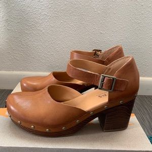 Tan Kork-Ease Clogs